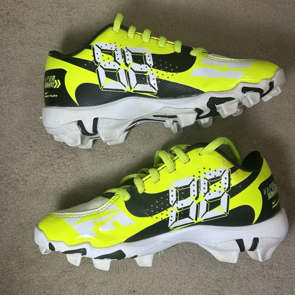 Nike Vapor Ultrafly 4 Keystone Youth Baseball Cleats Size 2.5Y Neon Yellow